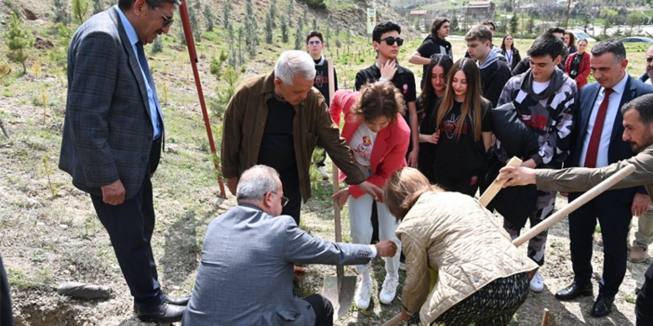 Mamak’ta gençler geleceğe nefes oldu: Başkan Şahin de katıldı
