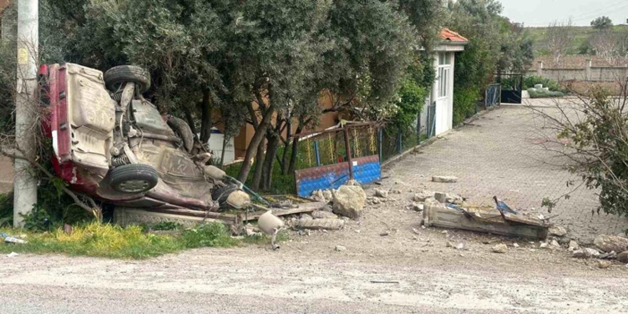 Uşak'ta otomobil duvara çarpıp devrildi: 1 ölü, 1 ağır yaralı