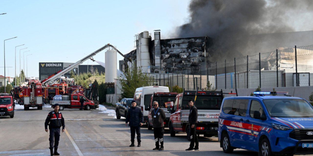 Ankara’da boya fabrikası yandı: 1 işçiden haber alınamıyor