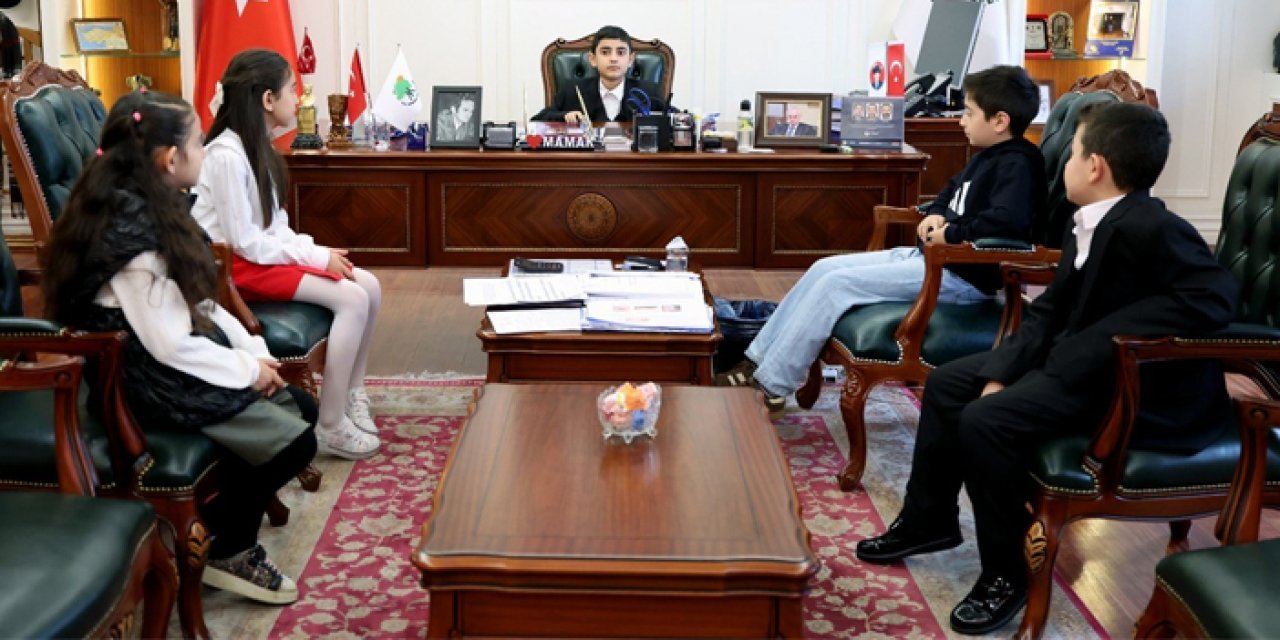 Mamak’ta 23 Nisan coşkusu: Başkanlık koltuğu miniklere emanet edildi