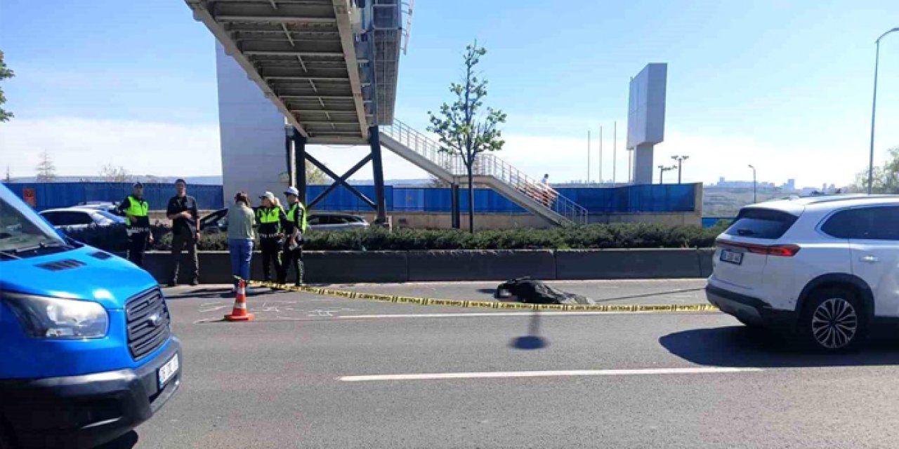 Yenimahalle'de üst geçitten düşen işçiyi otomobil ezdi