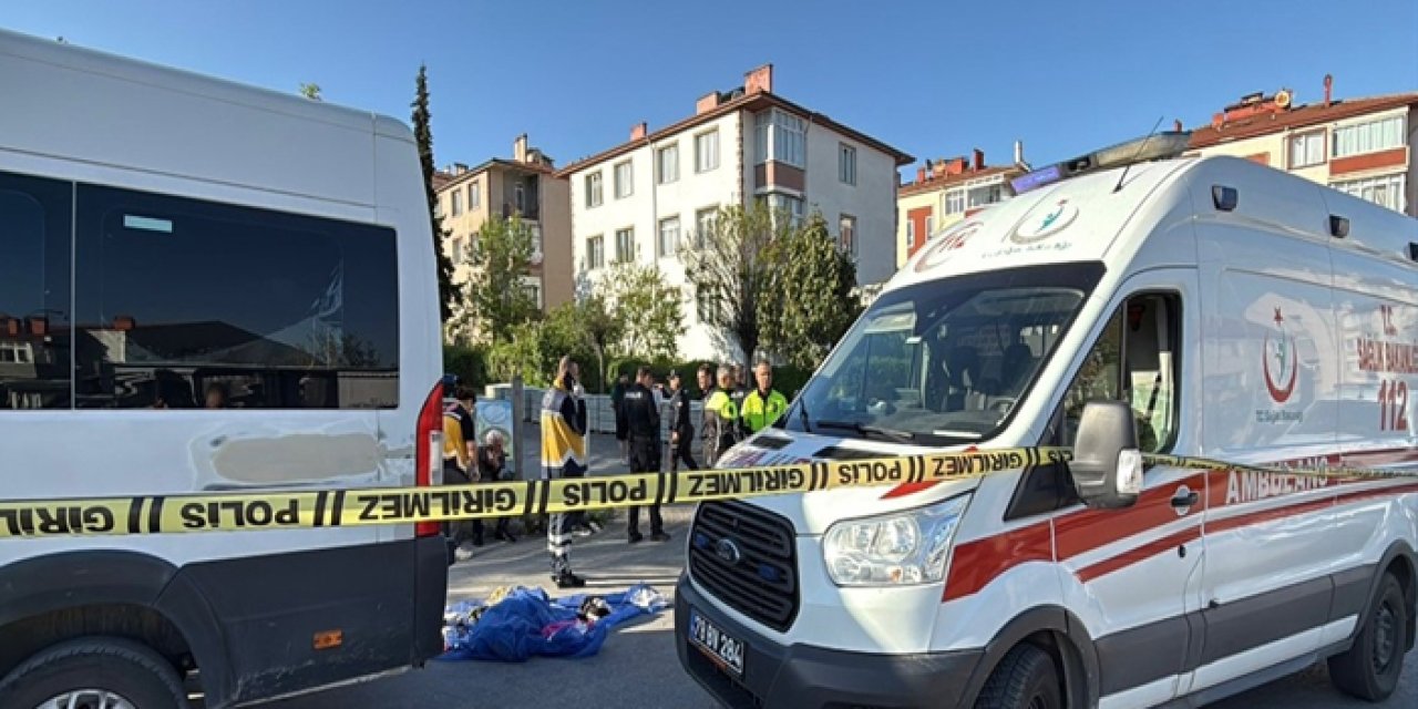 Servis minibüsünün çarptığı çocuk hayatını kaybetti