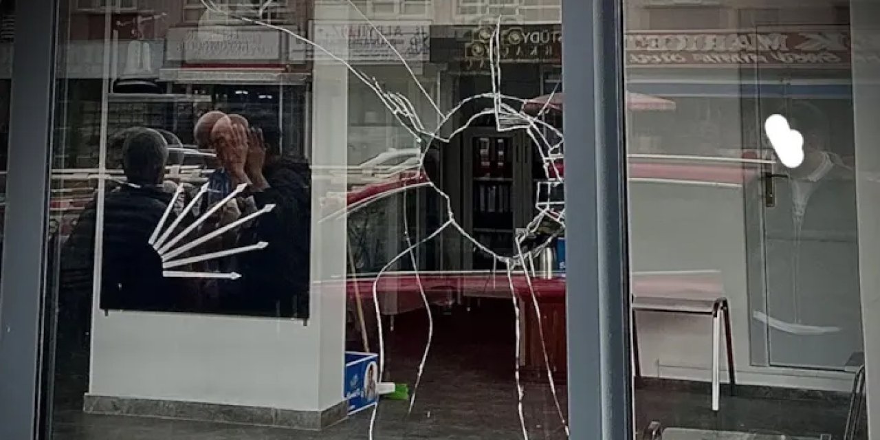 CHP Keçiören ilçe binasına taşlı saldırı yapıldı