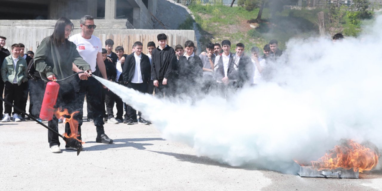 Keçiören’de afet eğitimi seferberliği: Gençler yangın ve depreme hazırlanıyor