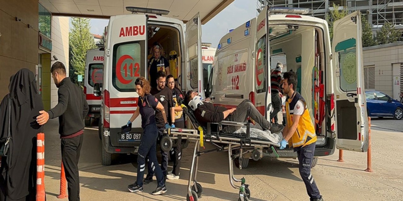 Bursa İnegöl'de iki hafif ticari araç çarpıştı: 3 yaralı