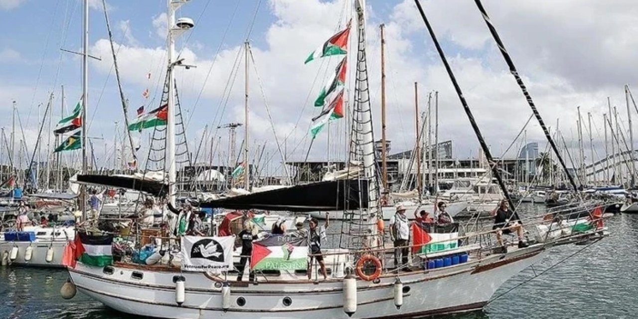 İsrail'in alıkoyduğu Küresel Sumud Filosu aktivistlerini taşıyan uçak İstanbul'a iniş yaptı