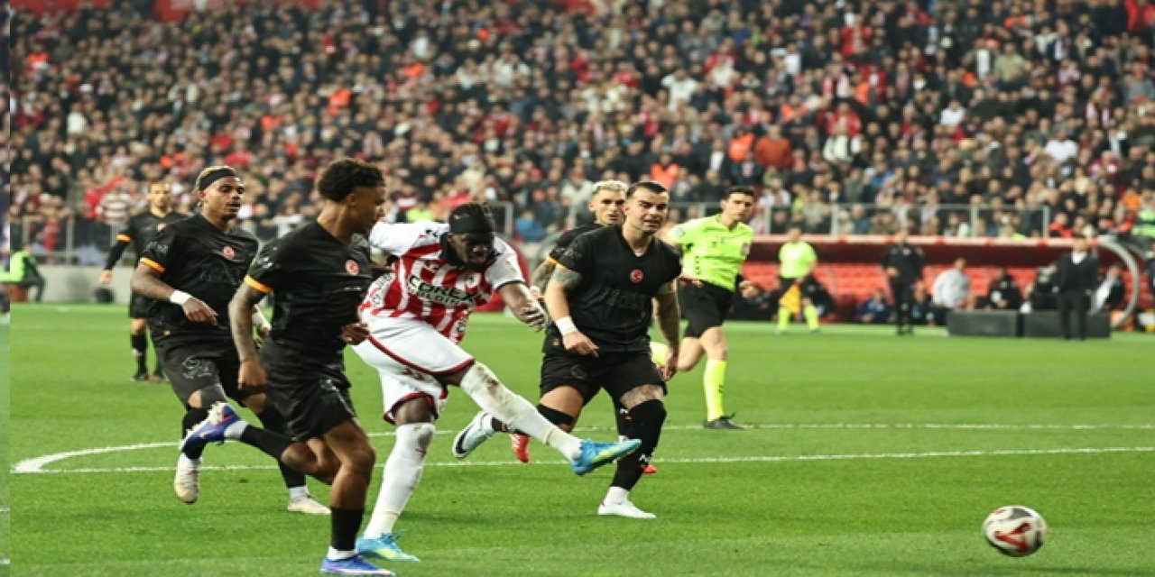 Galatasaray şampiyonluk şansını tepti