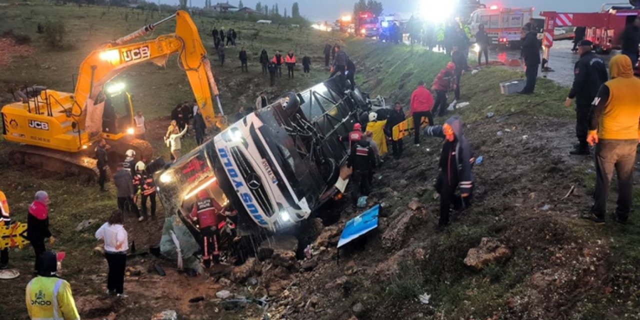 Malatya'da yolcu otobüsü şarampole devrildi: 4 ölü, 15 yaralı