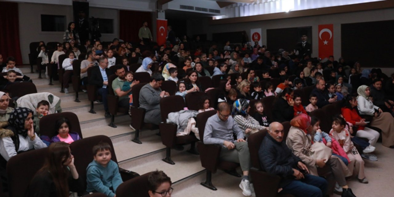 Keçiören’de “cesur balık” sahnede: Kukla gösterisi çocuklarla buluştu