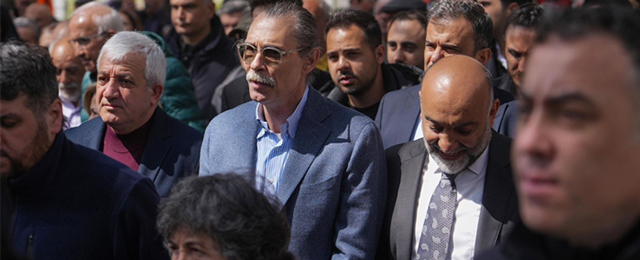 Karşıyaka Mezarlığı’nda 6 Mayıs anıldı: “Üç fidan” için saygı töreni düzenlendi