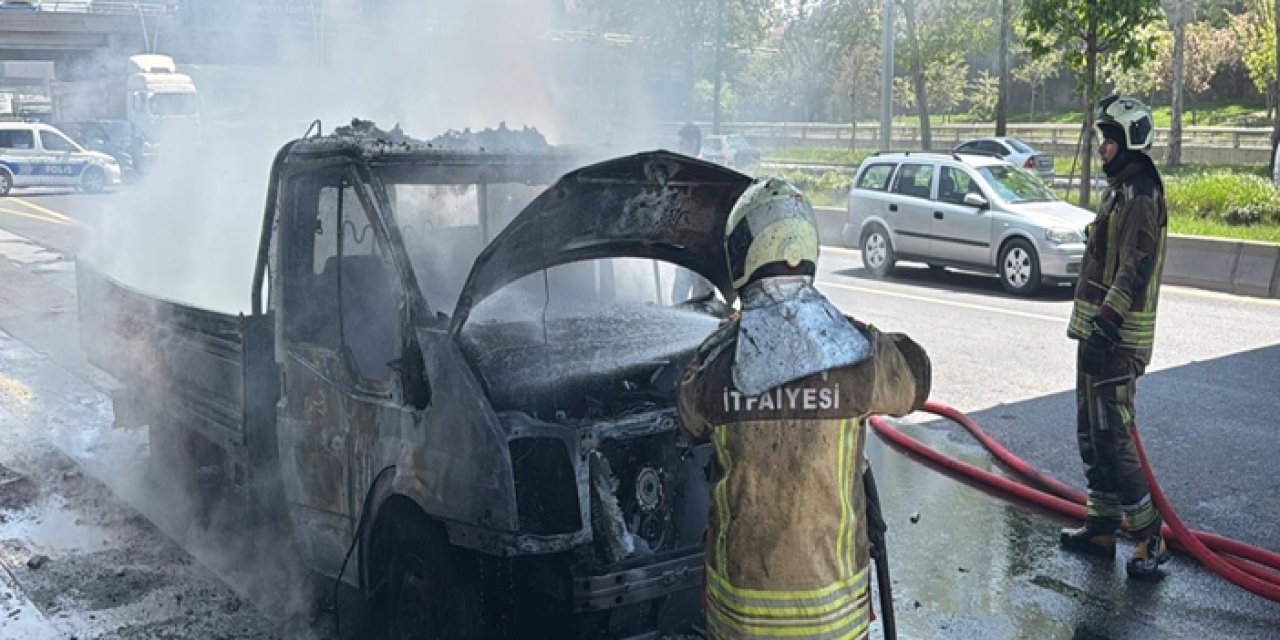Altındağ’da seyir halindeki kamyonet alev topuna döndü