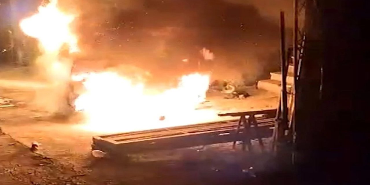 Kırıkkale'de park halindeki otomobil alev topuna döndü