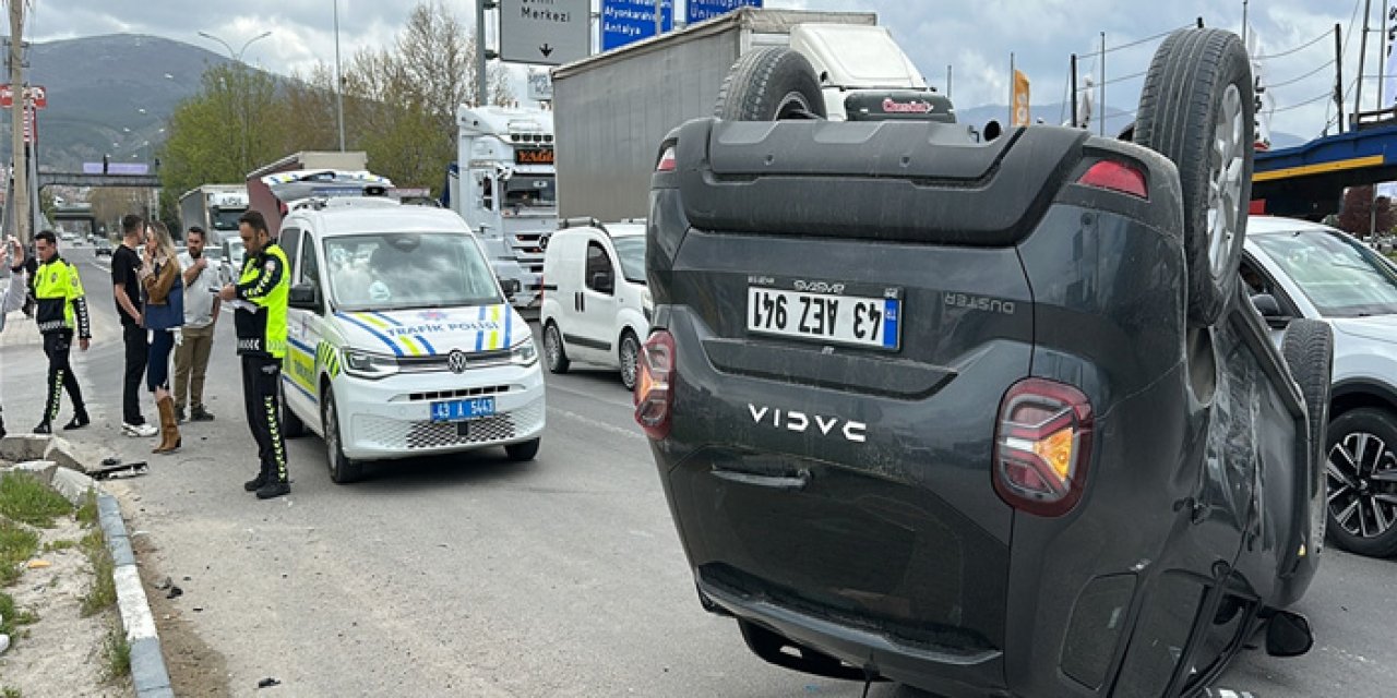 Kütahya’da korkutan kaza: Cip takla attı, 3 yaralı!