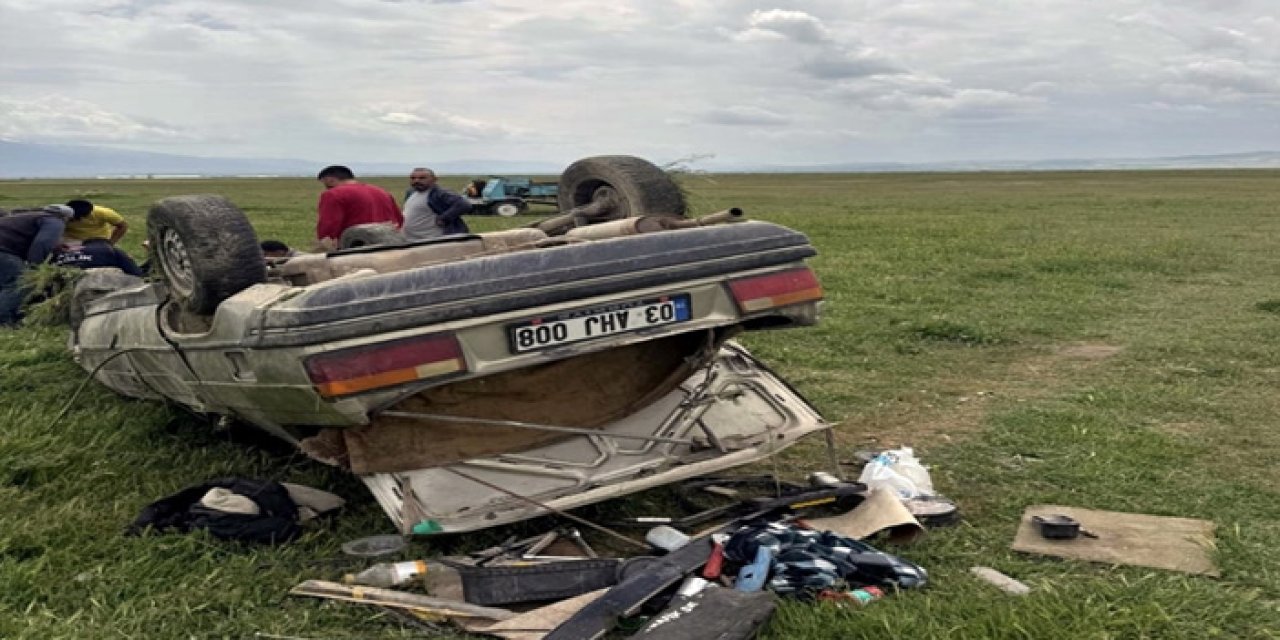 Afyonkarahisar'da kontrolden çıkan araç şarampole uçtu: 1 ölü, 5 yaralı
