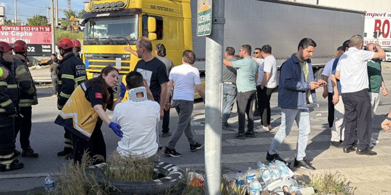 Kocaeli'de işçi servisi tırla çarpıştı: 8 yaralı!