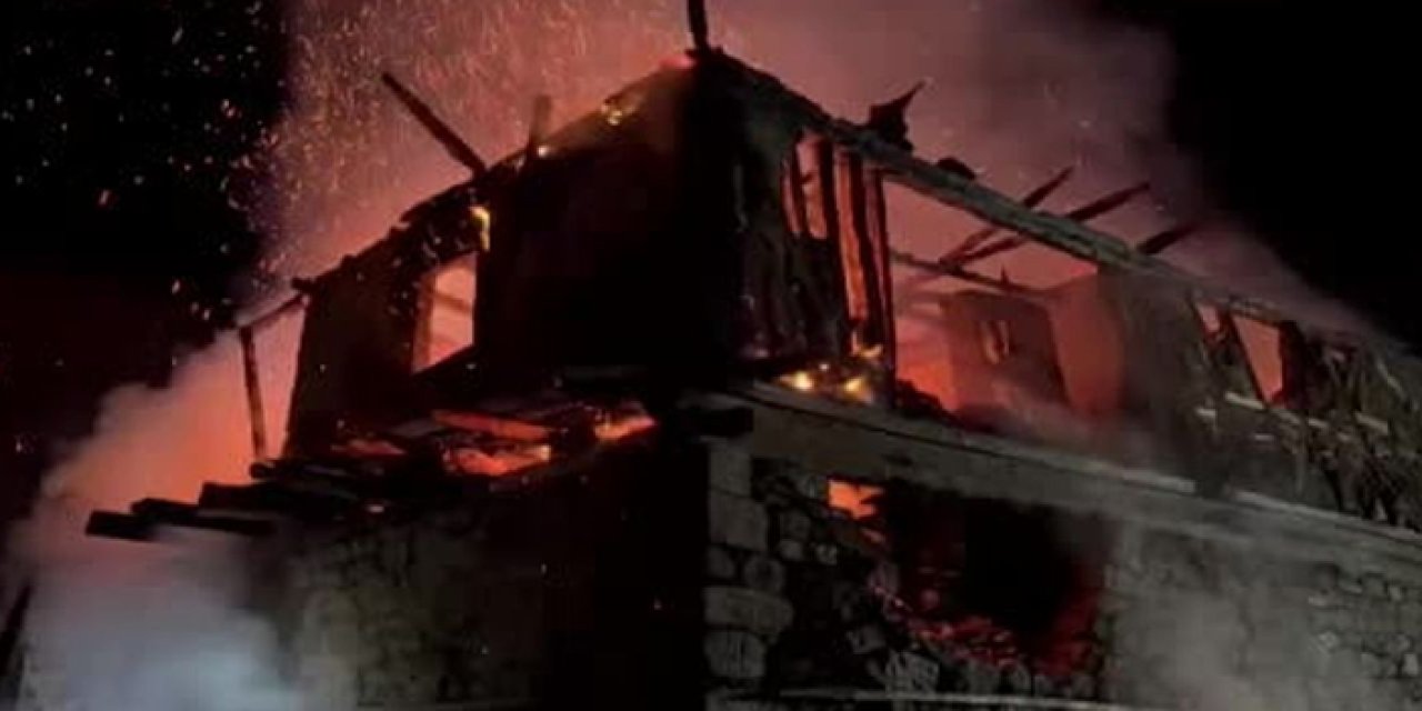 Kızılcahamam'da köy evine yıldırım düştü