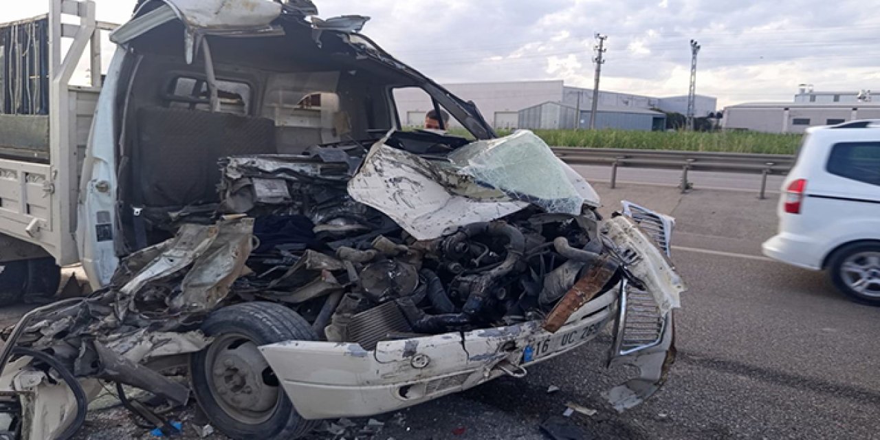 Kamyonet ile tır çarpıştı: 1 ölü, 1 yaralı