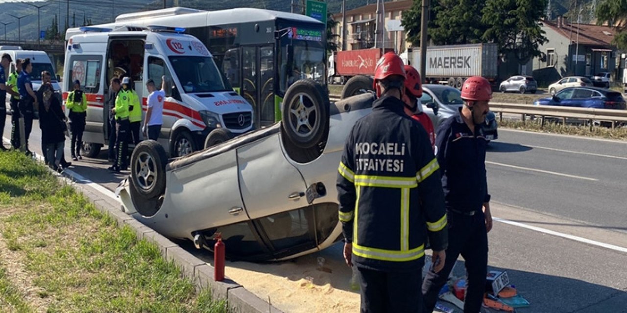 Kocaeli'de tırın sıkıştırdığı otomobil takla attı: 2 yaralı