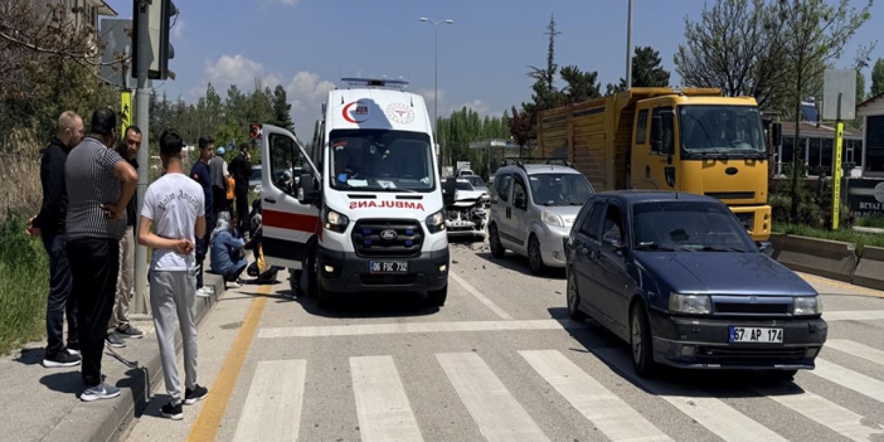 Ankara-Çubuk yolunda zincirleme kaza: 3 yaralı