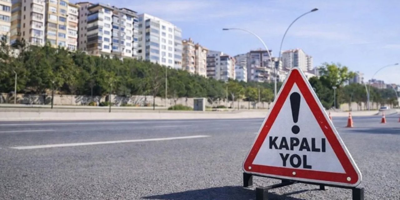 İzmir'de korkutan görüntü: Asfalt yarılınca yol kısmen trafiğe kapatıldı