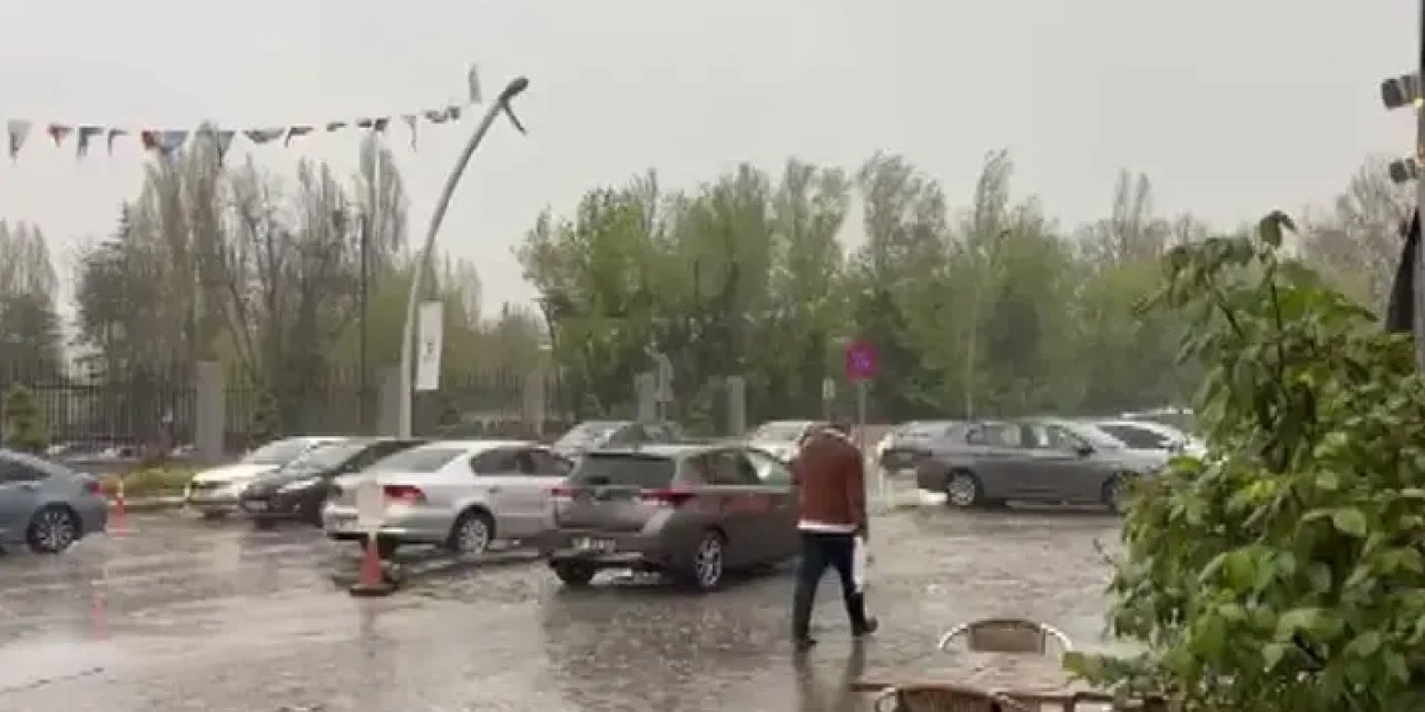 Ankara'da öğle saatlerinde sağanak etkili oldu