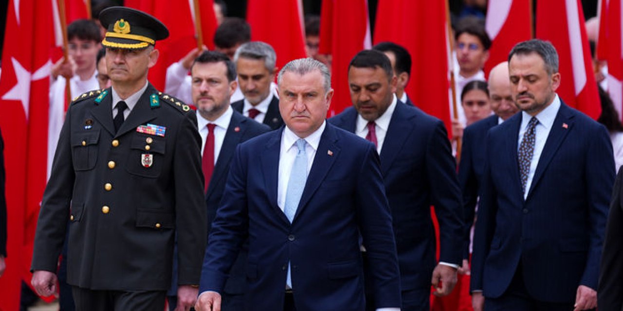 Gençlik ve Spor Bakanı Bak, Anıtkabir’i ziyaret etti