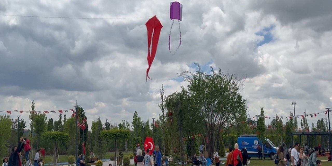 Ankara’da gökyüzü uçurtmalarla renklendi