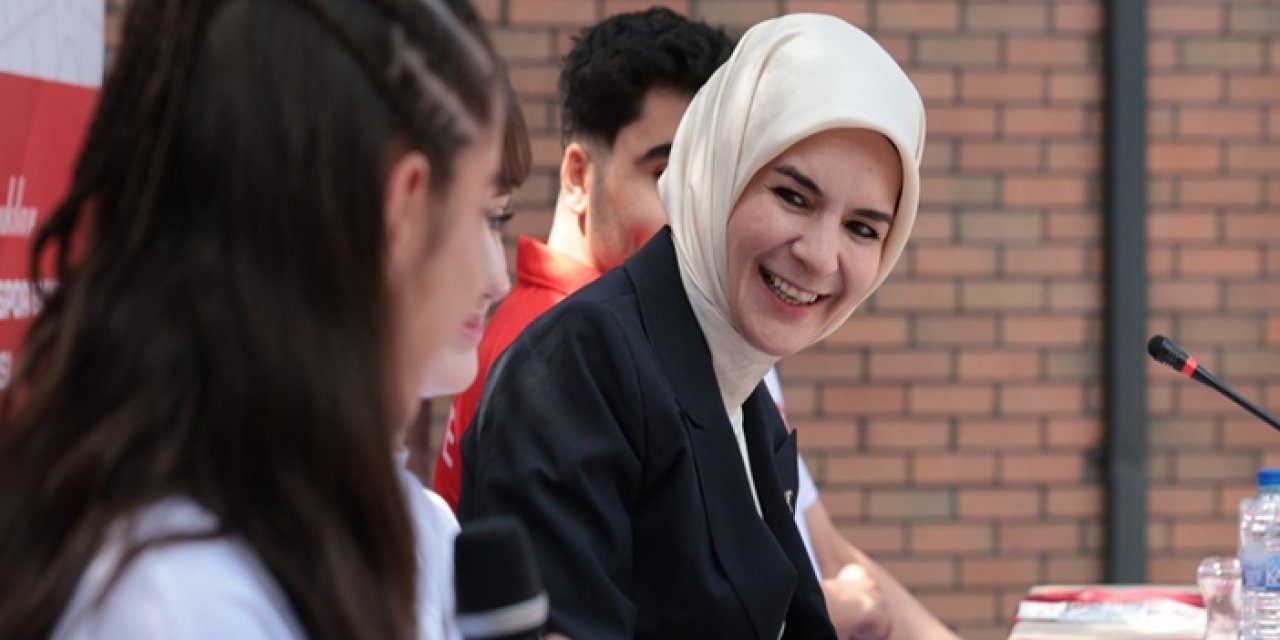 Bakan Göktaş 19 Mayıs festivalinde gençlerle buluştu