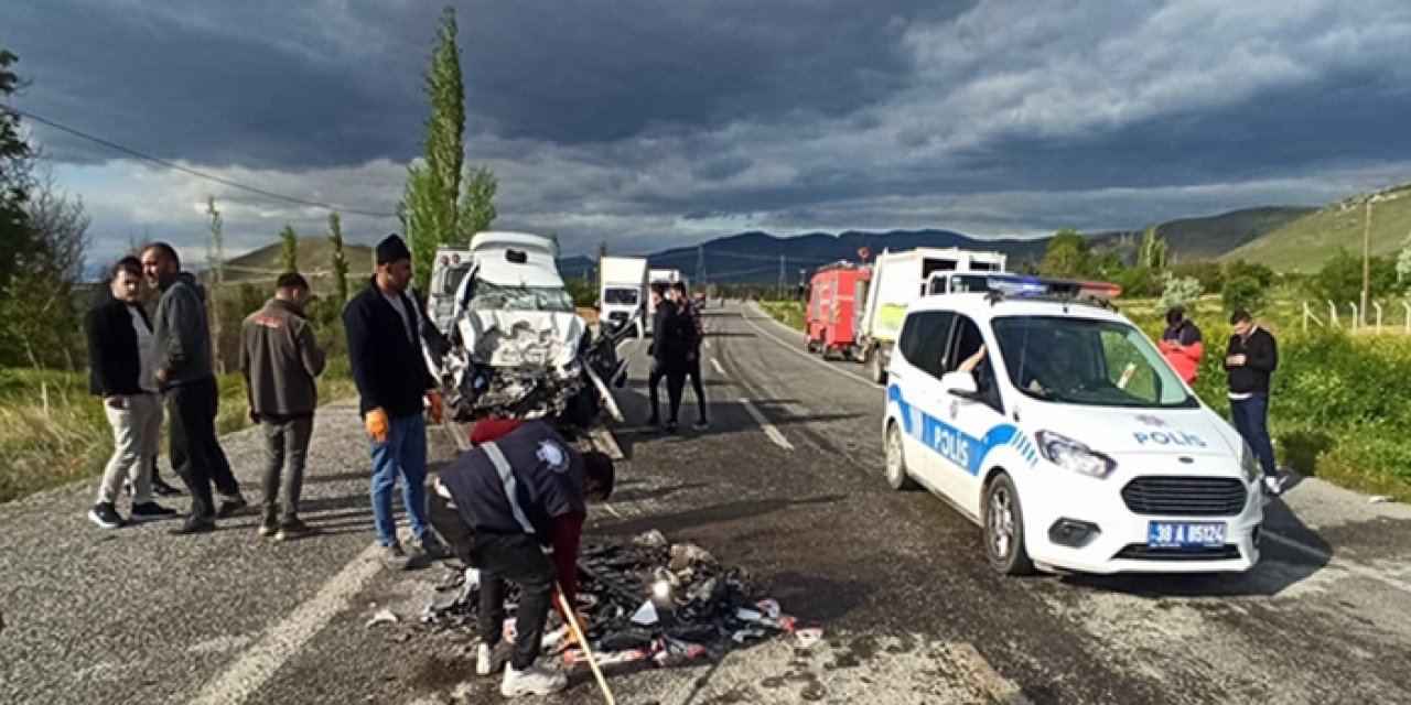 Kayseri’de hafif ticari araç ile otomobil çarpıştı: 1 ölü, 2 yaralı