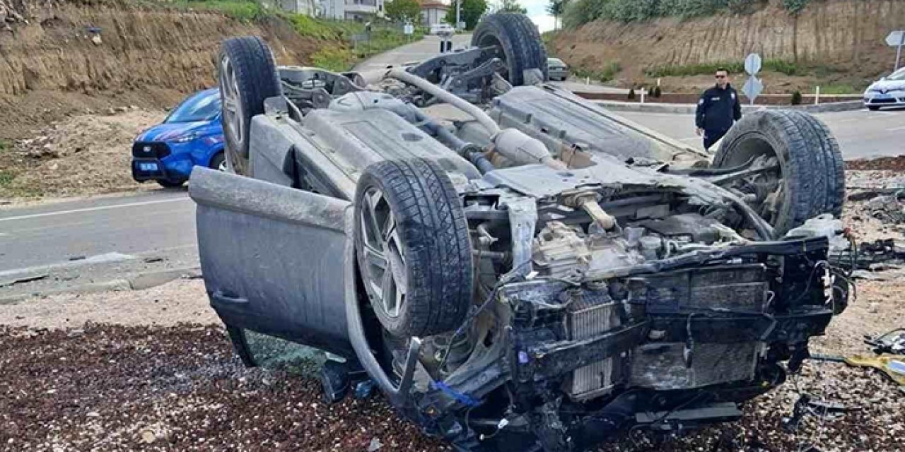Aksaray'da iki otomobil çarpıştı: 1 ölü, 2 yaralı