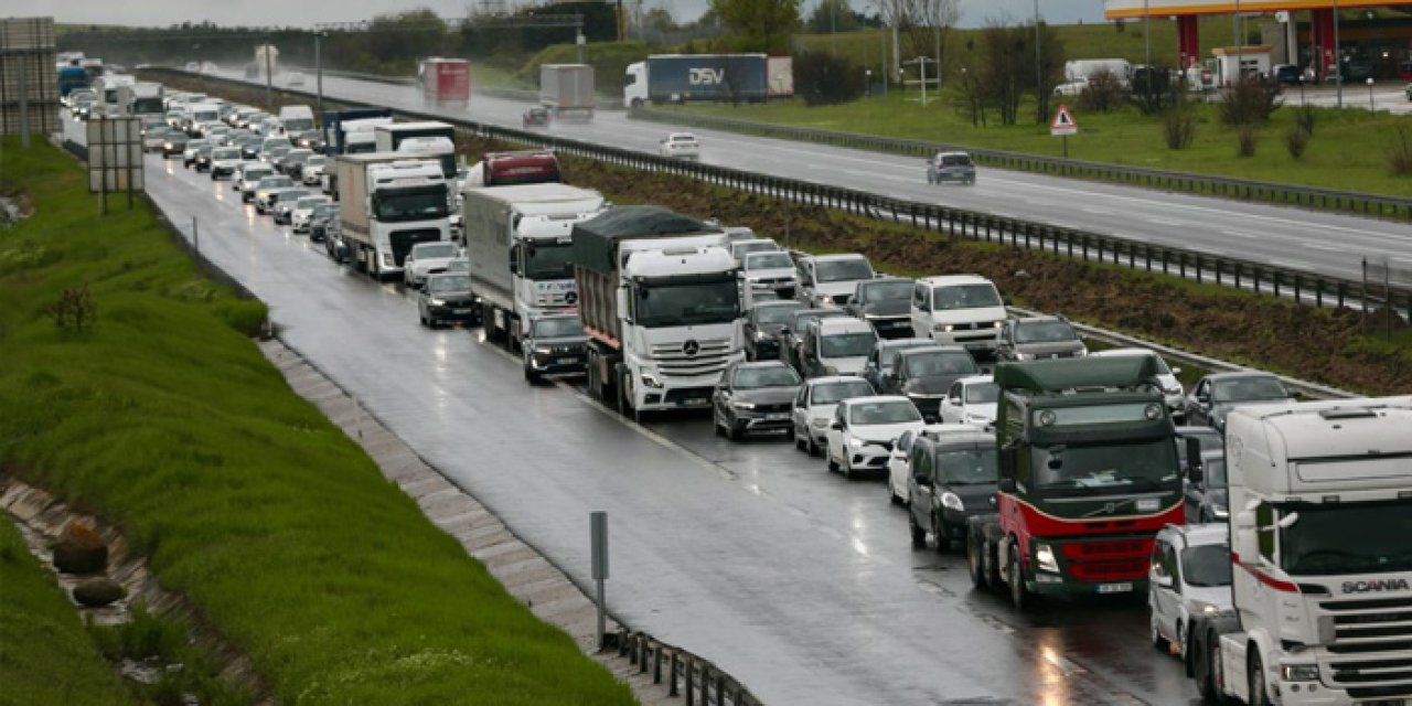 Anadolu otoyolu'nda bayram göçü: Trafik durma noktasına geldi!