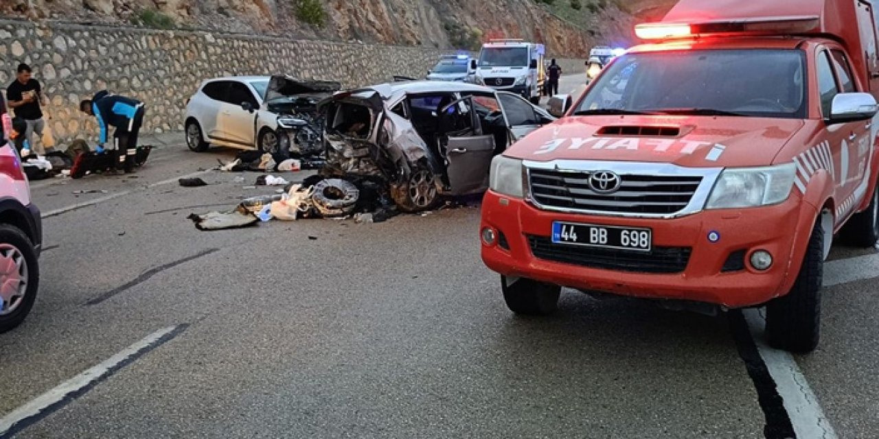 Malatya'da iki otomobil çarpıştı: Devrilen ve savrulan araçlarda 8 yaralı