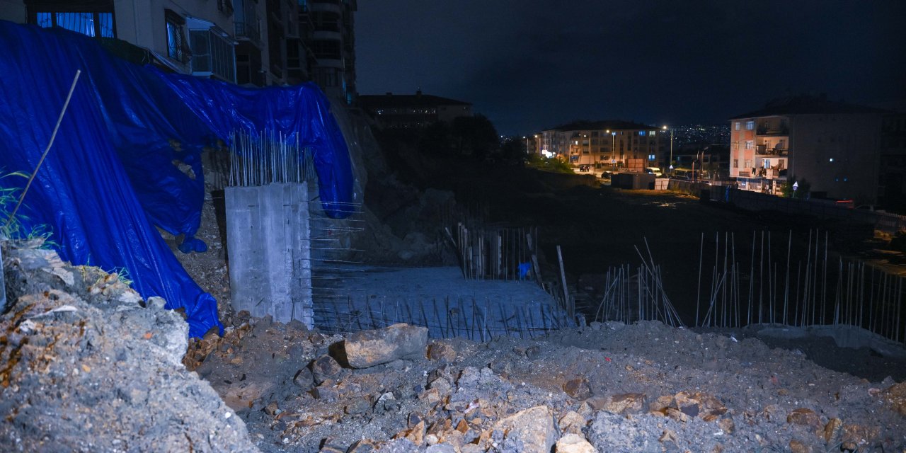 Altındağ’da apartmanın istinat duvarı çöktü