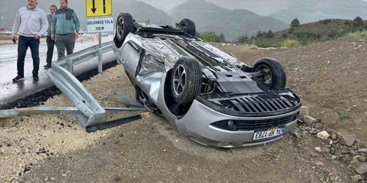 Kastamonu'da sağanak kazası: Su birikintisine kapılan otomobil takla attı