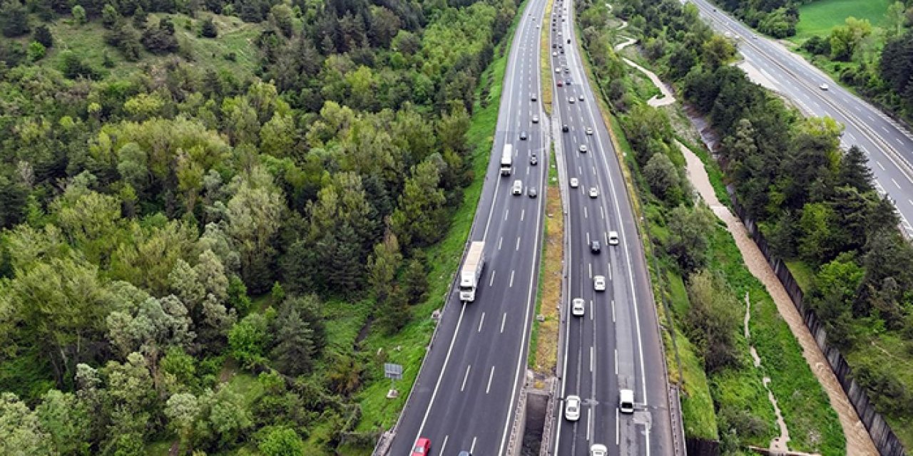 Anadolu Otoyolu'nun Bolu geçişinde bayram trafiği