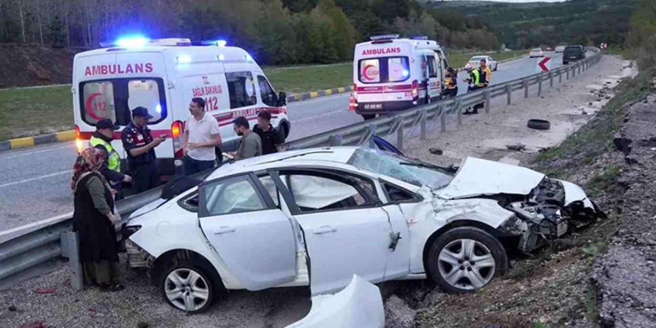 Bayram tatili yolunda kaza: Otomobil takla attı