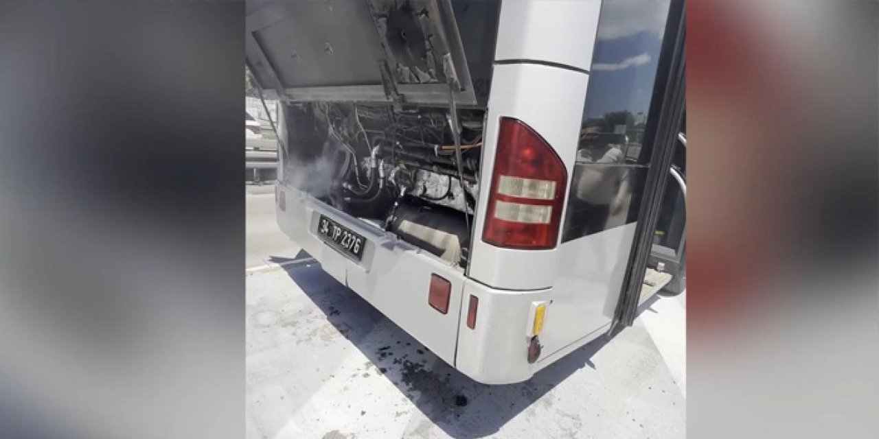 İstanbul'da metrobüste korkutan anlar: Seyir halindeki araç alev aldı!