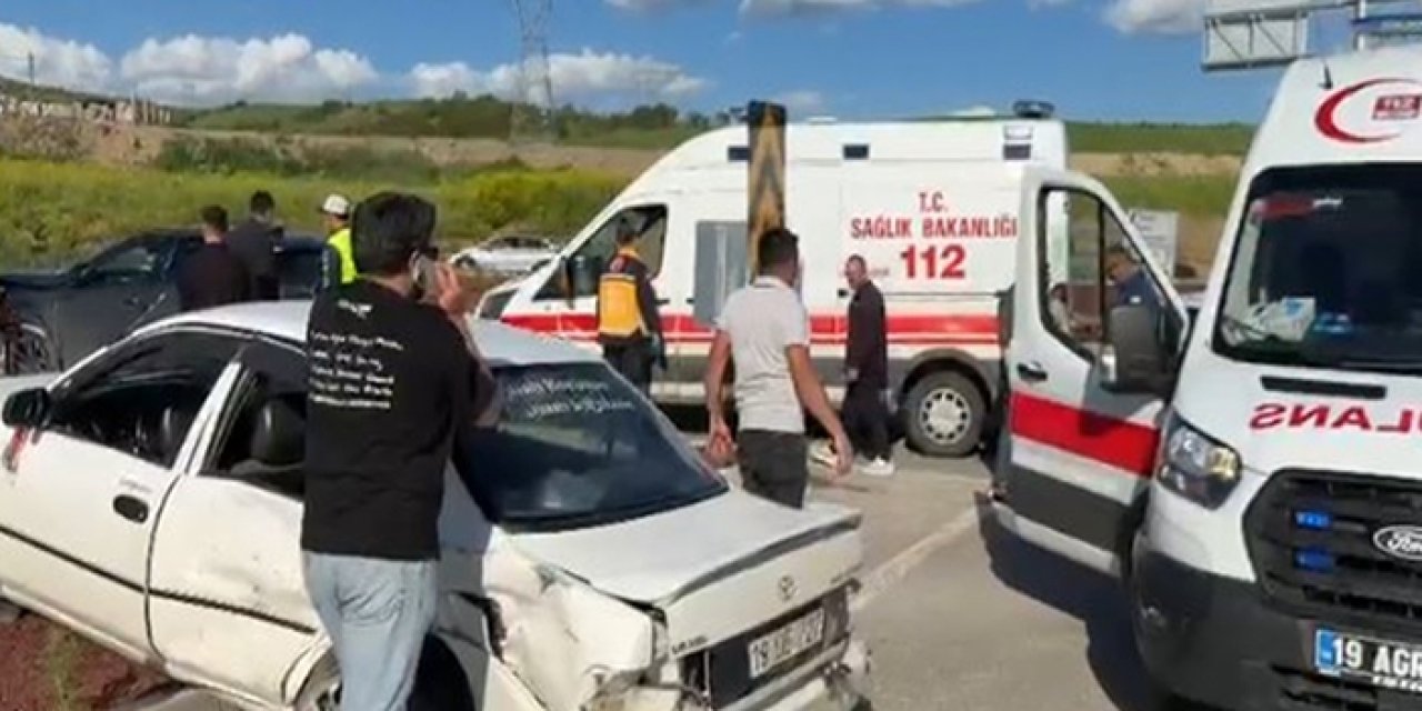 Çorum'da iki otomobil çarpıştı: 4 yaralı