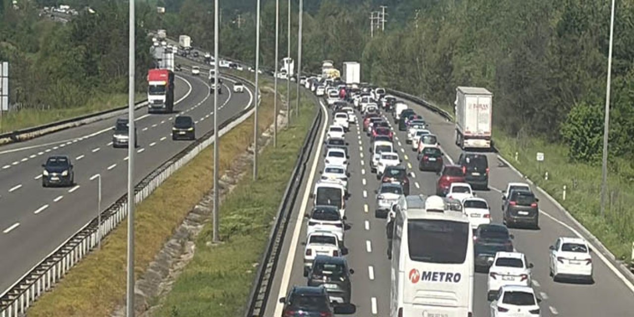 Anadolu Otoyolu'nun Bolu geçişinde trafik yoğunluğu