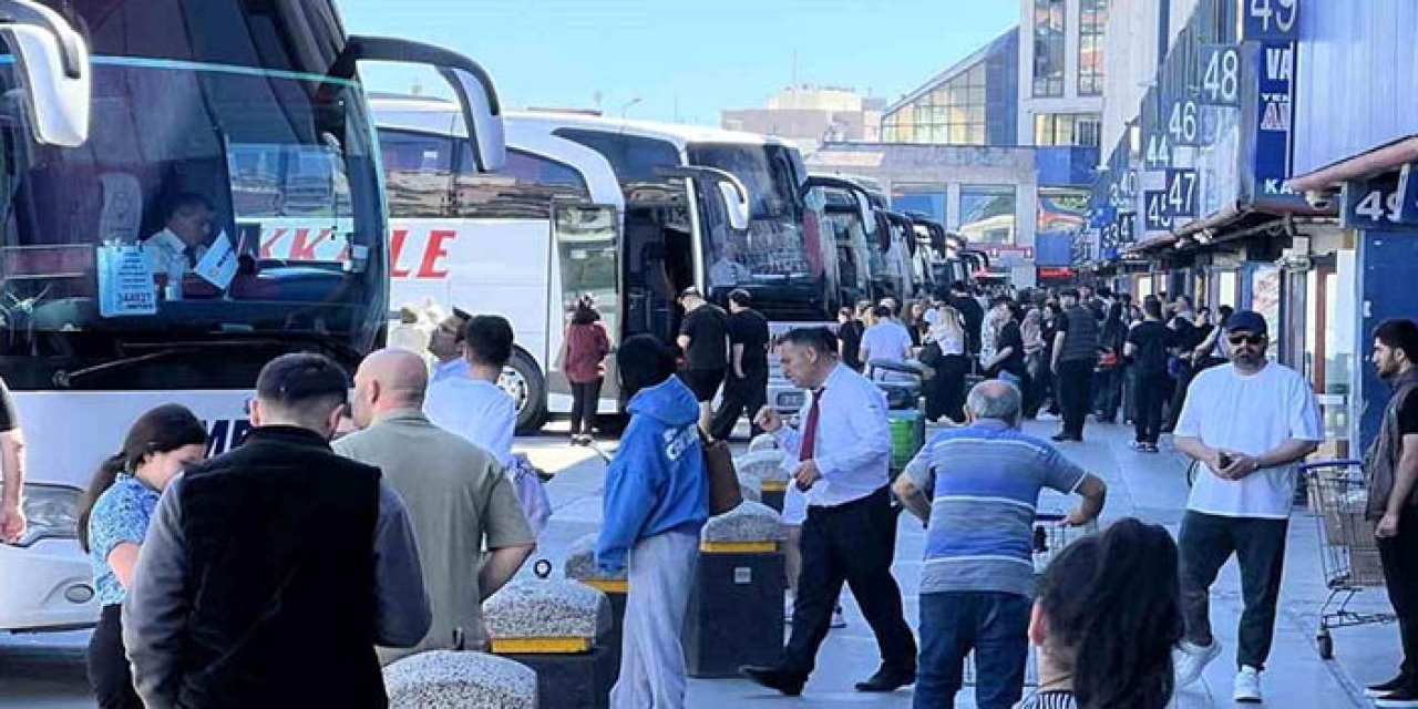 Bayram tatili dönüşleri başladı: 15 Temmuz Demokrasi Otogarı'nda yoğunluk yaşandı