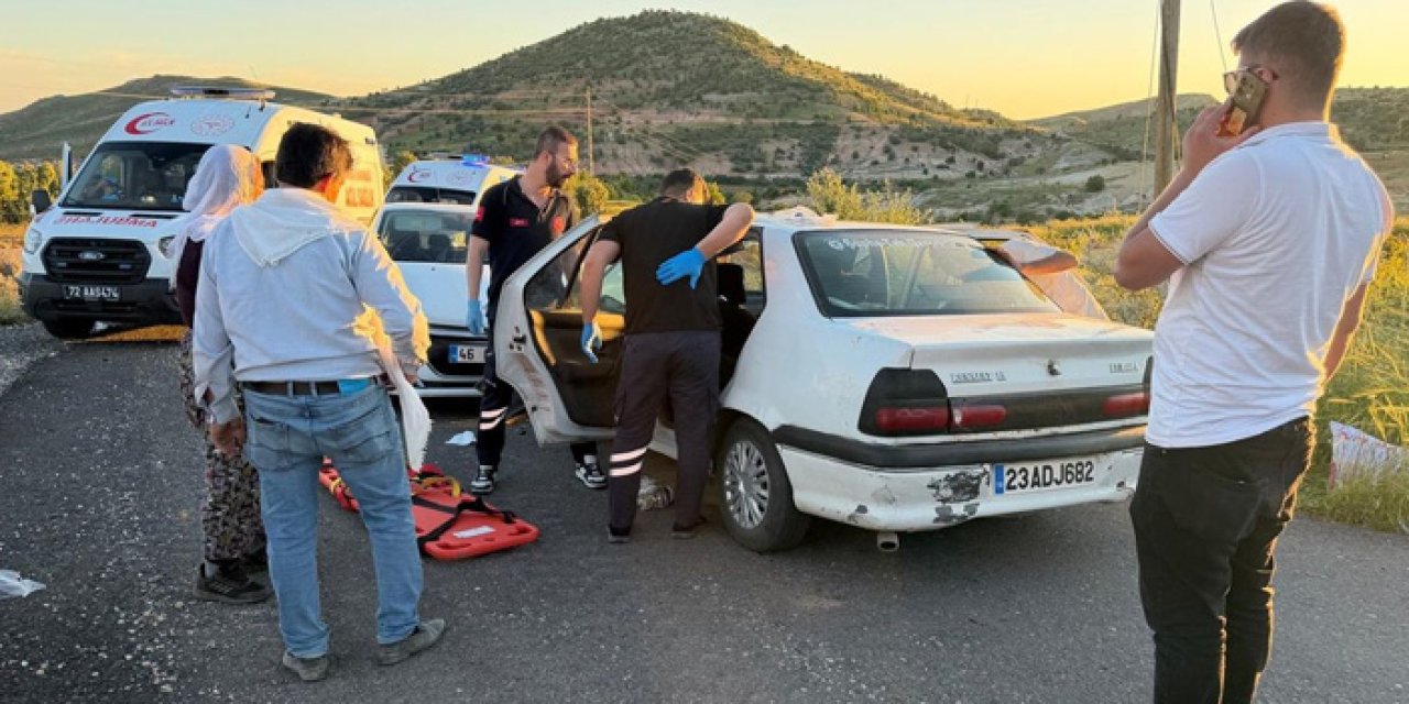 Batman'da iki otomobil çarpıştı: 12 kişi yaralandı