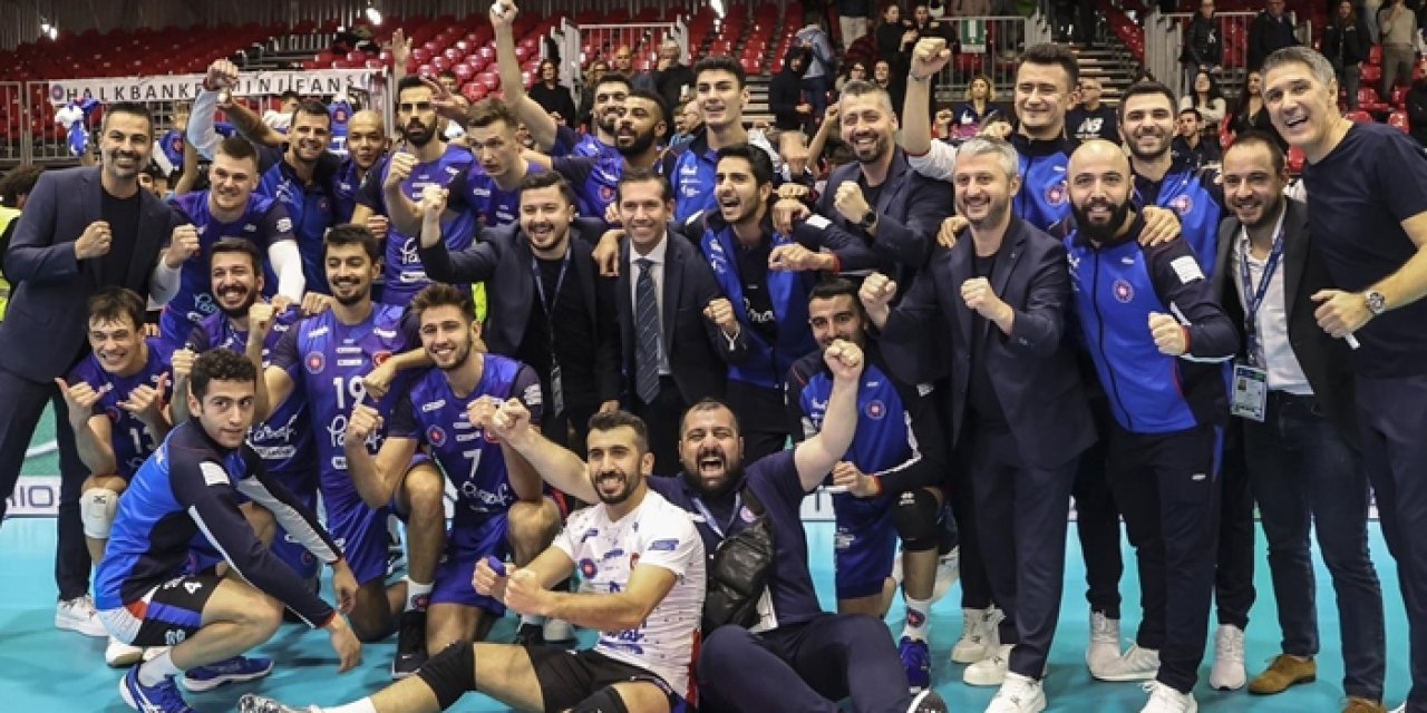 Halkbank voleybol takımında yedi oyuncu ile yollar ayrıldı