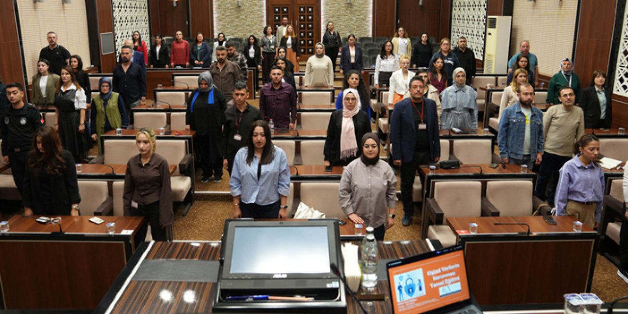 Keçiören Belediyesi’nde KVKK eğitimi: Veri güvenliği detayları anlatıldı
