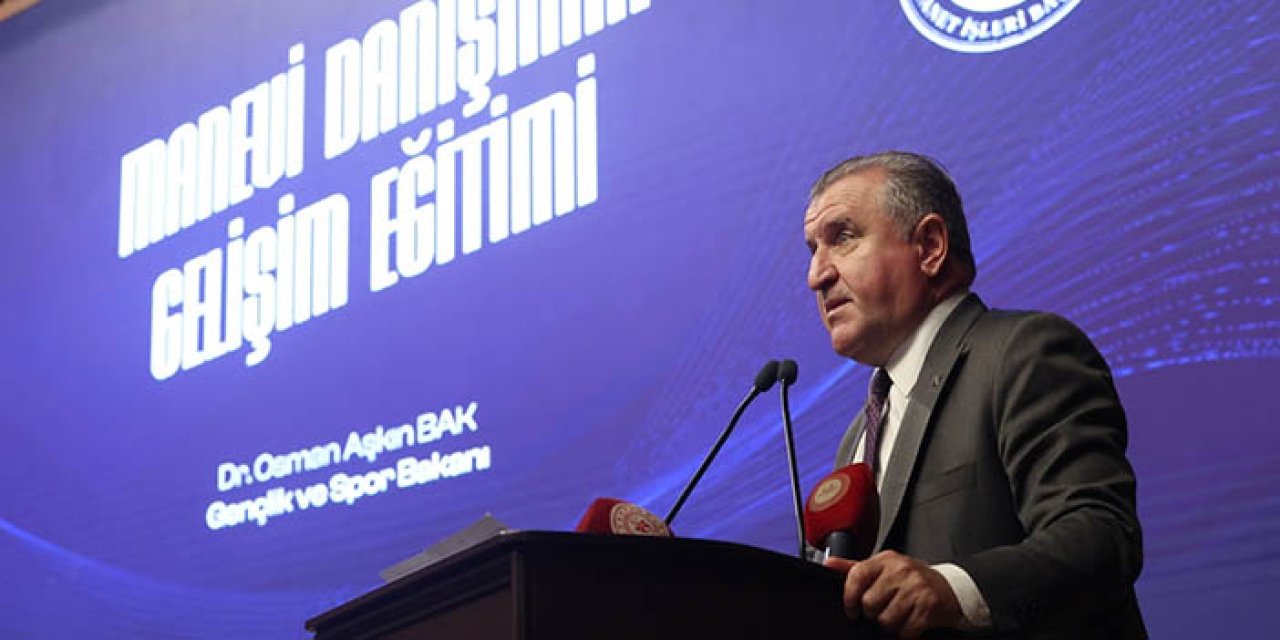 Bakan Bak: Gençlerimizin manevi gıdalarını sağlıyo