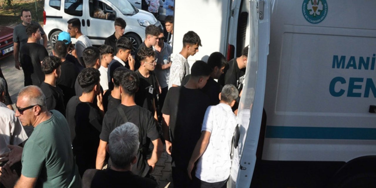 İzmirli ortaokul öğrencisi bıçaklı kavgada öldü