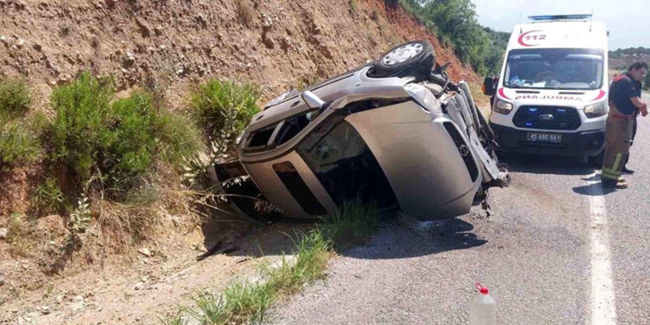 Manisa Salihli’de feci kaza: Araç takla attı, 2 ya