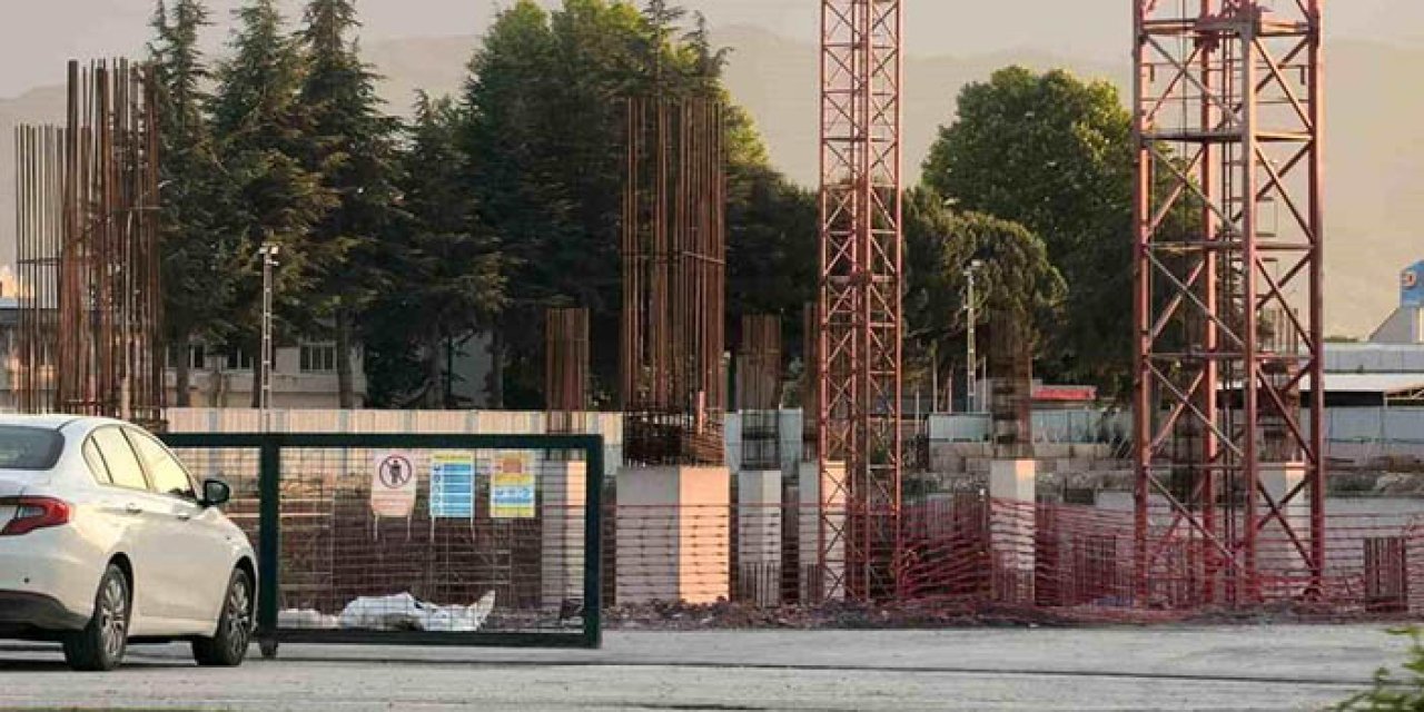 Fabrika inşaatında iş kazası: 1 yaralı