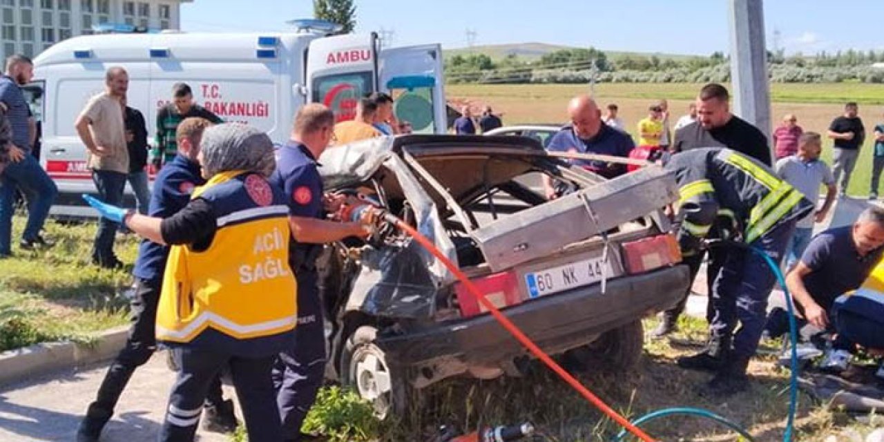 Kayseri'de 2 otomobil çarpıştı; 3 ölü, 5 yaralı