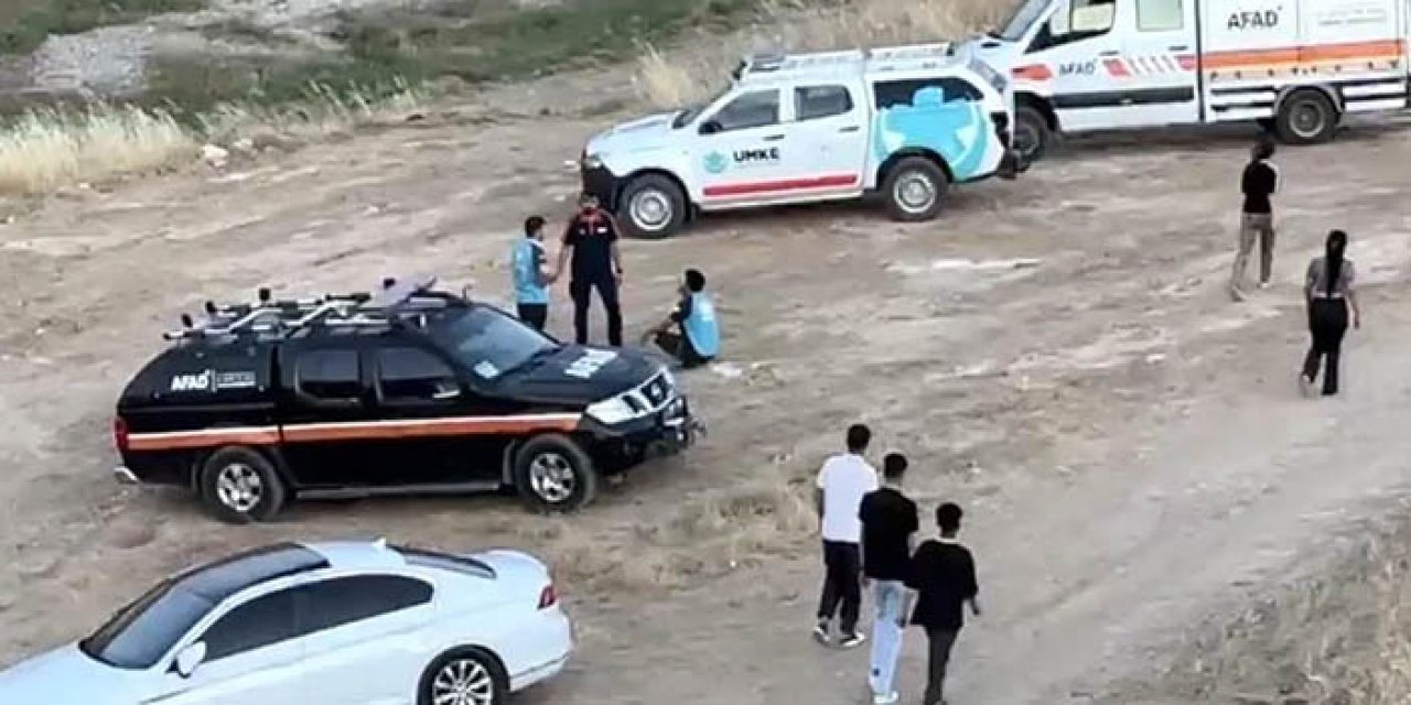 Serinlemek için Göksu Çayı'na giren genç akıntıya kapıldı