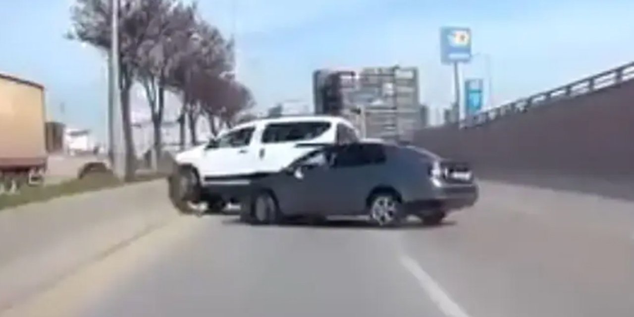 Ankara-Samsun yolunda tehlikeli makas trafikte kazaya neden oldu